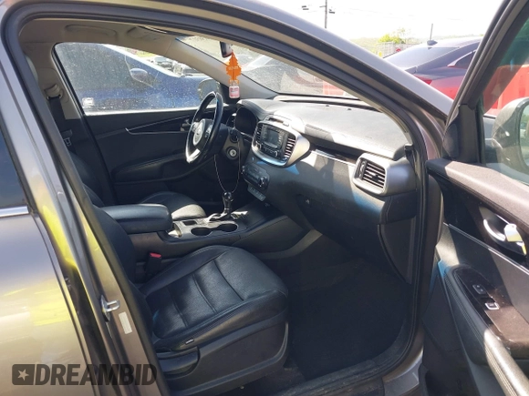 2016 Kia Sorento LX with VIN 5XYPGDA33GG136850, listed as a IAAI auction lot 42030317 with 120,798 mi miles and . Bid and sale history available at DreamBid. Image 5.