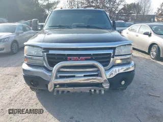 2005 GMC Sierra 1500HD SLT z VIN 1GTGK13U35F811518, wystawiony jako IAAI lot #41436920 z przebiegiem 227 019 mil mil oraz . Historia ofert i sprzedaży dostępna na DreamBid. Obrazek 12.