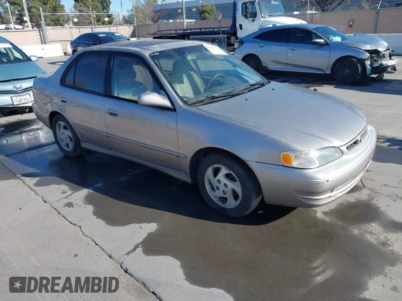 1999 Toyota Corolla VE z VIN 1NXBR18E6XZ225512, wystawiony jako IAAI lot #41842023 z przebiegiem 324 718 mil mil oraz . Historia ofert i sprzedaży dostępna na DreamBid. Obrazek 1.