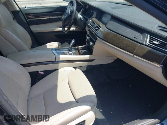 2010 BMW 7 Series 750Li z VIN WBAKB8C50ACY63208, wystawiony jako IAAI lot #42606209 z przebiegiem 120 802 mil mil oraz . Historia ofert i sprzedaży dostępna na DreamBid. Obrazek 5.