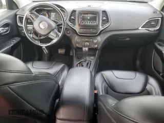 2021 Jeep Cherokee Latitude Plus z VIN 1C4PJLLB5MD112852, wystawiony jako Copart lot #51760005 z przebiegiem 80 804 mil mil oraz Szkoda całkowita • Salvage title. Historia ofert i sprzedaży dostępna na DreamBid. Obrazek 8.