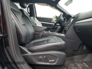 2017 Ford Explorer XLT with VIN 1FM5K8D81HGD00692, listed as a Copart auction lot 58117395 with 133,267 mi miles and Salvage title. Bid and sale history available at DreamBid. Image 7.