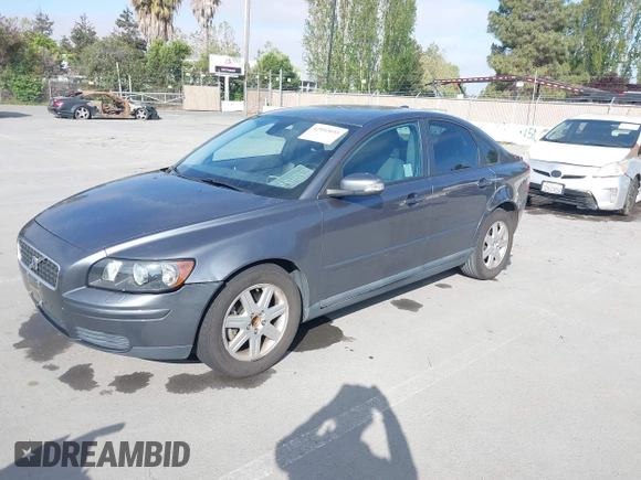 2007 Volvo S40 2.4L with VIN YV1MS390X72262259, listed as a IAAI auction lot 42092033 with 103,153 mi miles. Bid and sale history available at carsss.com. Image 2.