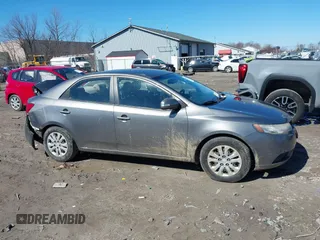 2010 Kia Forte EX z VIN KNAFU4A2XA5836941, wystawiony jako IAAI lot #41812507 z przebiegiem 186 638 mil mil oraz . Historia ofert i sprzedaży dostępna na DreamBid. Obrazek 13.