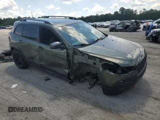 2021 Jeep Cherokee Trailhawk z VIN 1C4PJMBX0MD185078, wystawiony jako Copart lot #63264765 z przebiegiem 92 393 mil mil oraz Szkoda całkowita • Salvage title. Historia ofert i sprzedaży dostępna na DreamBid. Obrazek 4.