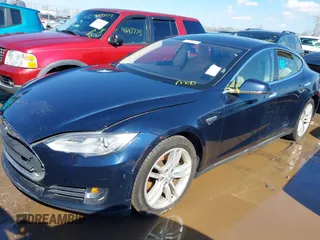 2013 Tesla Model S with VIN 5YJSA1CG2DFP14689, listed as a IAAI auction lot 41648508 with 98,578 mi miles and . Bid and sale history available at carsss.com. Image 18.