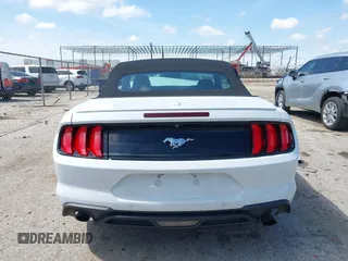 2018 Ford Mustang EcoBoost Premium z VIN 1FATP8UH3J5166286, wystawiony jako IAAI lot #42390424 z przebiegiem 92 077 mil mil oraz . Historia ofert i sprzedaży dostępna na DreamBid. Obrazek 16.