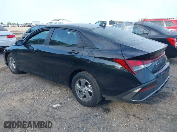 2024 Hyundai Elantra SE z VIN KMHLL4DG7RU798436, wystawiony jako IAAI lot #41973923 z przebiegiem 9 915 mil mil oraz . Historia ofert i sprzedaży dostępna na DreamBid. Obrazek 3.