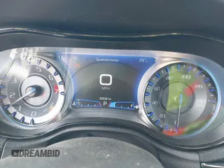 2020 Chrysler 300 S z VIN 2C3CCABG7LH188735, wystawiony jako IAAI lot #42051069 z przebiegiem 83 536 mil mil oraz . Historia ofert i sprzedaży dostępna na DreamBid. Obrazek 7.