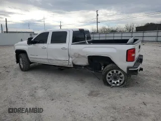 2018 GMC Sierra 2500HD Denali z VIN 1GT12UEY2JF273427, wystawiony jako Copart lot #48467595 z przebiegiem 113 878 mil mil oraz Szkoda całkowita • Salvage title. Historia ofert i sprzedaży dostępna na DreamBid. Obrazek 3.
