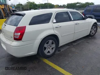 2005 Dodge Magnum SE with VIN 2D4FV48V55H680003, listed as a IAAI auction lot 41720084 with 239,029 mi miles. Bid and sale history available at carsss.com. Image 4.