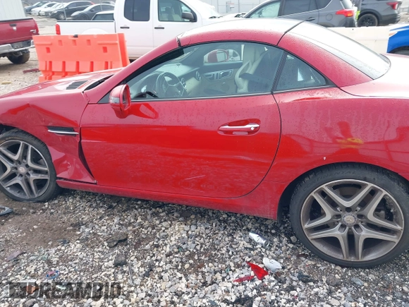 2013 Mercedes-Benz SLK 250 с VIN WDDPK4HAXDF064844, выставлен на аукционе IAAI как лот 41238237 с пробегом 61 180 миль миль и . История ставок и продаж доступна на DreamBid. Изображение 14.