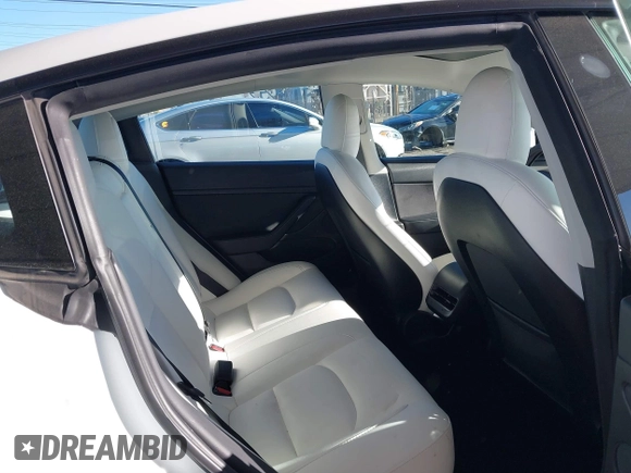 2022 Tesla Model 3 Long Range z VIN 5YJ3E1EB4NF331218, wystawiony jako IAAI lot #41827613 z przebiegiem 84 088 mil mil oraz . Historia ofert i sprzedaży dostępna na DreamBid. Obrazek 8.