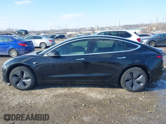 2020 Tesla Model 3 Standard Range Plus z VIN 5YJ3E1EA6LF662080, wystawiony jako IAAI lot #41410445 z przebiegiem Nie podano mil oraz . Historia ofert i sprzedaży dostępna na DreamBid. Obrazek 13.
