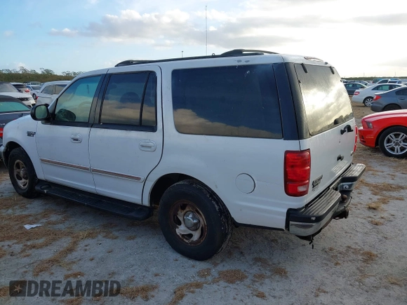 2000 Ford Expedition XLT with VIN 1FMRU1563YLA49729, listed as a IAAI auction lot 40613084 with 1 mi miles. Bid and sale history available at carsss.com. Image 3.