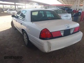 2006 Ford Police Interceptor z VIN 2FAHP71W26X142764, wystawiony jako IAAI lot #42387490 z przebiegiem Nie podano mil oraz . Historia ofert i sprzedaży dostępna na DreamBid. Obrazek 3.