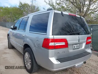 2011 Lincoln Navigator z VIN 5LMJJ2H56BEJ00020, wystawiony jako IAAI lot #41821157 z przebiegiem 143 284 mil mil oraz . Historia ofert i sprzedaży dostępna na DreamBid. Obrazek 3.