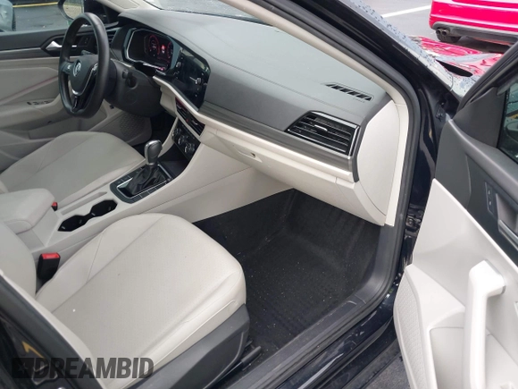2019 Volkswagen Jetta SEL z VIN 3VWEB7BU2KM273950, wystawiony jako IAAI lot #42414034 z przebiegiem 84 100 mil mil oraz . Historia ofert i sprzedaży dostępna na DreamBid. Obrazek 5.