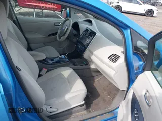 2011 Nissan LEAF SL-e with VIN JN1AZ0CP0BT009532, listed as a IAAI auction lot 41631314 with 83,541 mi miles. Bid and sale history available at carsss.com. Image 5.