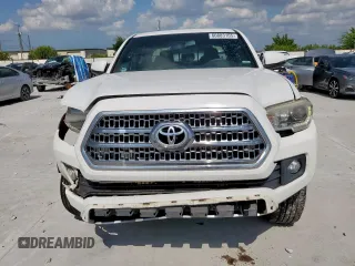 2017 Toyota Tacoma SR5 z VIN 5TFCZ5AN1HX048104, wystawiony jako Copart lot #60883165 z przebiegiem 143 856 mil mil oraz Szkoda całkowita • Salvage title. Historia ofert i sprzedaży dostępna na DreamBid. Obrazek 5.