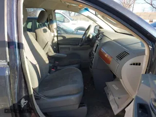 2009 Chrysler Town & Country LX with VIN 2A8HR44E69R617338, listed as a IAAI auction lot 41647395 with 365,362 mi miles. Bid and sale history available at carsss.com. Image 5.