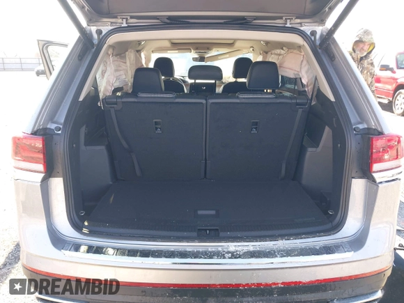 2024 Volkswagen Atlas SE with VIN 1V2KR2CAXRC524586, listed as a IAAI auction lot 41266446 with 15,417 mi miles and . Bid and sale history available at DreamBid. Image 17.