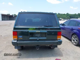 1995 Jeep Cherokee with VIN 1J4FN78S1SL640692, listed as a IAAI auction lot 42577079 with 232,087 mi miles and . Bid and sale history available at DreamBid. Image 16.