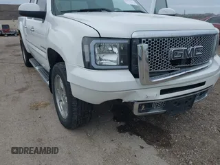 2007 GMC Sierra Denali z VIN 2GTEK638671689948, wystawiony jako IAAI lot #41963753 z przebiegiem 192 416 mil mil oraz . Historia ofert i sprzedaży dostępna na DreamBid. Obrazek 6.