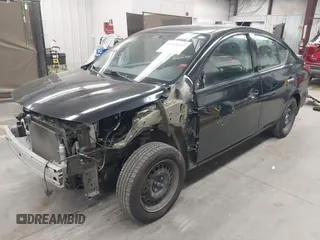 2019 Nissan Versa SV z VIN 3N1CN7APXKL808206, wystawiony jako IAAI lot #41828460 z przebiegiem 95 918 mil mil oraz . Historia ofert i sprzedaży dostępna na DreamBid. Obrazek 2.
