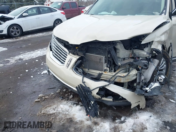 2016 Lincoln MKX Select z VIN 2LMTJ8KR0GBL38074, wystawiony jako IAAI lot #41635344 z przebiegiem 96 239 mil mil oraz . Historia ofert i sprzedaży dostępna na DreamBid. Obrazek 6.