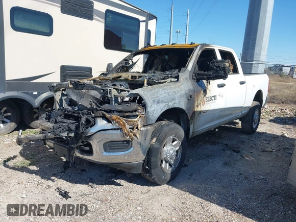 2024 Ram 2500 Tradesman с VIN 3C6UR5CL6RG254421, выставлен на аукционе IAAI как лот 41653572 с пробегом Не указан миль и . История ставок и продаж доступна на DreamBid. Изображение 2.