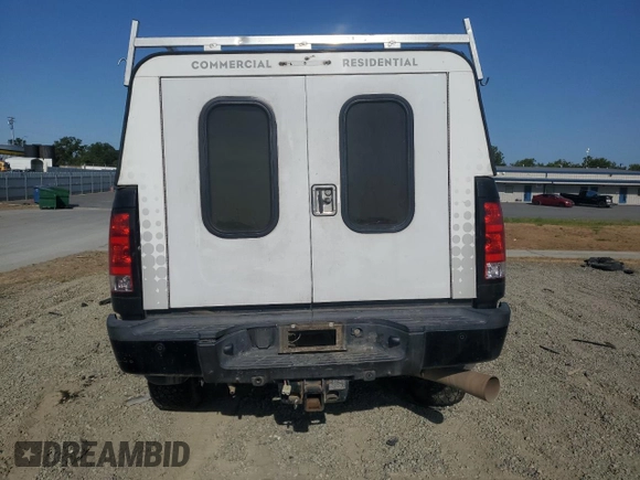 2011 GMC Sierra 2500HD Denali z VIN 1GT125C84BF262407, wystawiony jako Copart lot #59627705 z przebiegiem 155 259 mil mil oraz Szkoda całkowita • Salvage title. Historia ofert i sprzedaży dostępna na DreamBid. Obrazek 6.