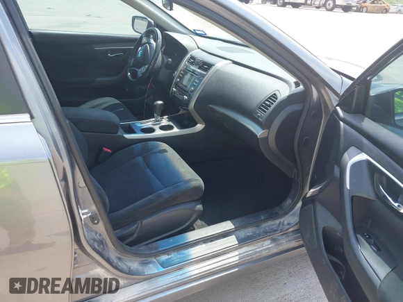 2015 Nissan Altima 2.5 S with VIN 1N4AL3AP2FC195640, listed as a IAAI auction lot 42126891 with 220,177 mi miles. Bid and sale history available at carsss.com. Image 5.