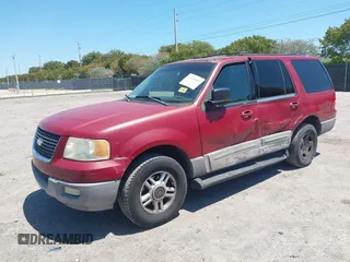 2003 Ford Expedition Special Service with VIN 1FMPU15L33LA76211, listed as a IAAI auction lot 42035061 with 211,599 mi miles. Bid and sale history available at carsss.com. Image 2.