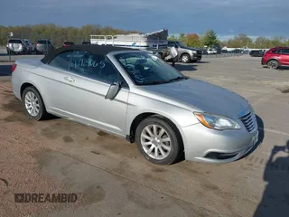 2012 Chrysler 200 Touring z VIN 1C3BCBEBXCN155687, wystawiony jako IAAI lot #42129065 z przebiegiem 110 286 mil mil oraz . Historia ofert i sprzedaży dostępna na DreamBid. Obrazek 1.