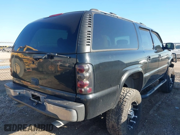 2001 Chevrolet Suburban LS with VIN 3GNEC16T61G284128, listed as a IAAI auction lot 41102555 with 198,323 mi miles. Bid and sale history available at carsss.com. Image 4.