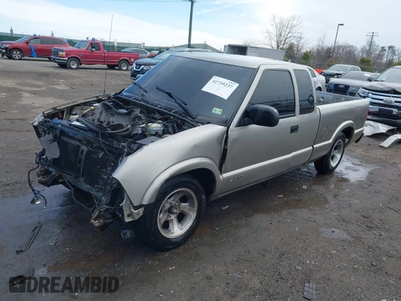 2002 Chevrolet S-10 LS with VIN 1GCCS19W128174992, listed as a IAAI auction lot 41739237 with Not Provided miles. Bid and sale history available at carsss.com. Image 2.