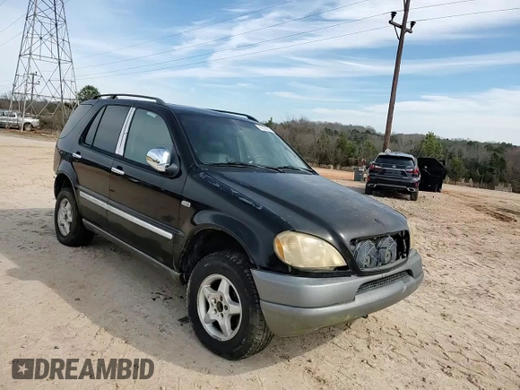 1999 Mercedes-Benz M 320/430/500 z VIN 4JGAB54E0XA060572, wystawiony jako Copart lot #45536805 z przebiegiem 215 210 mil mil oraz Szkoda całkowita • Salvage title. Historia ofert i sprzedaży dostępna na DreamBid. Obrazek 12.
