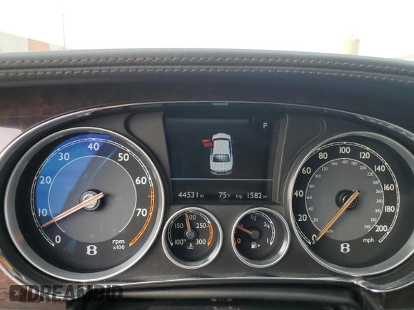 2014 Bentley Flying Spur z VIN SCBEC9ZA8EC090620, wystawiony jako Copart lot #50798315 z przebiegiem 44 531 mil mil oraz Tytuł czysty. Historia ofert i sprzedaży dostępna na DreamBid. Obrazek 9.