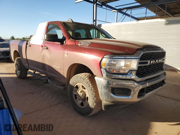 2019 Ram 2500 Tradesman z VIN 3C6UR5CL2KG614175, wystawiony jako Copart lot #85055404 z przebiegiem 106 566 mil mil oraz Szkoda całkowita • Salvage title. Historia ofert i sprzedaży dostępna na DreamBid. Obrazek 4.