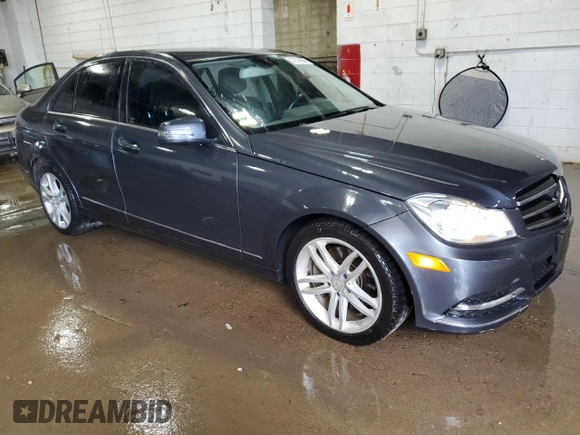 2013 Mercedes-Benz C 300 Sport z VIN WDDGF8AB2DR259172, wystawiony jako Copart lot #57073655 z przebiegiem 124 247 mil mil oraz Szkoda całkowita • Salvage title. Historia ofert i sprzedaży dostępna na DreamBid. Obrazek 4.