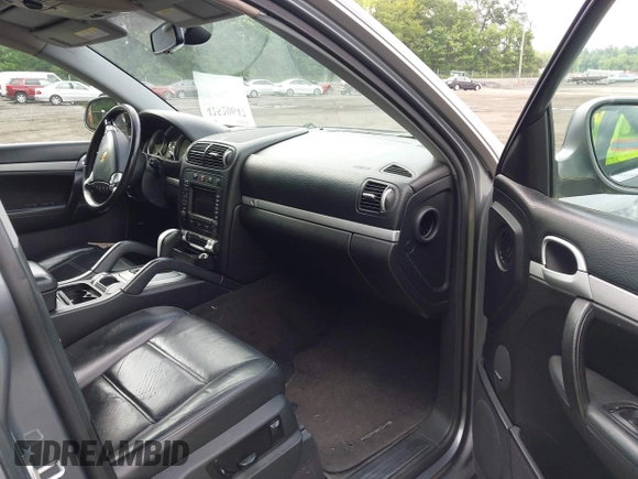 2006 Porsche Cayenne S z VIN WP1AB29P96LA67163, wystawiony jako IAAI lot #42520647 z przebiegiem 127 992 mil mil oraz . Historia ofert i sprzedaży dostępna na DreamBid. Obrazek 5.