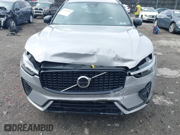 2024 Volvo XC60 Recharge Plug-In Hybrid Plus Dark Theme with VIN YV4H60DL1R1763252, listed as a IAAI auction lot 41731933 with 8,959 mi miles. Bid and sale history available at carsss.com. Image 12.