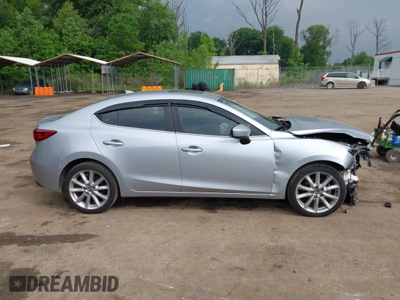 2017 Mazda 3 Grand Touring z VIN 3MZBN1W30HM133185, wystawiony jako IAAI lot #42279730 z przebiegiem 6 518 mil mil oraz . Historia ofert i sprzedaży dostępna na DreamBid. Obrazek 13.