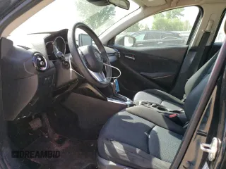 2016 Scion iA z VIN 3MYDLBZV8GY112646, wystawiony jako Copart lot #51481723 z przebiegiem 98 781 mil mil oraz . Historia ofert i sprzedaży dostępna na DreamBid. Obrazek 7.