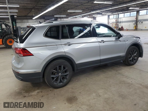 2024 Volkswagen Tiguan SE z VIN 3VV2B7AX0RM107682, wystawiony jako Copart lot #63655555 z przebiegiem 46 998 mil mil oraz Czysty tytuł • Clean title. Historia ofert i sprzedaży dostępna na DreamBid. Obrazek 3.