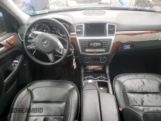 2013 Mercedes-Benz M 550 z VIN 4JGDA7DBXDA151247, wystawiony jako Copart lot #54742695 z przebiegiem 131 205 mil mil oraz Szkoda całkowita • Salvage title. Historia ofert i sprzedaży dostępna na DreamBid. Obrazek 8.