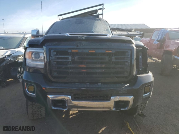 2019 GMC Sierra 3500HD Denali with VIN 1GT42WEY1KF245998, listed as a Copart auction lot 81811094 with 0 mi miles and Salvage Title. Bid and sale history available at carsss.com. Image 5.