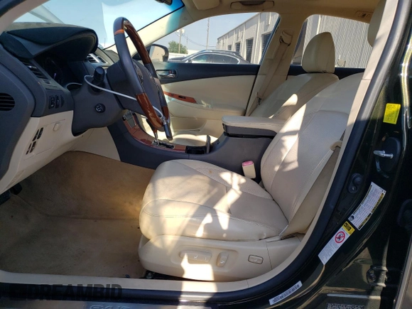 2010 Lexus ES 330 z VIN JTHBK1EG7A2402648, wystawiony jako Copart lot #56504325 z przebiegiem 101 672 mil mil oraz Szkoda całkowita • Salvage title. Historia ofert i sprzedaży dostępna na DreamBid. Obrazek 7.