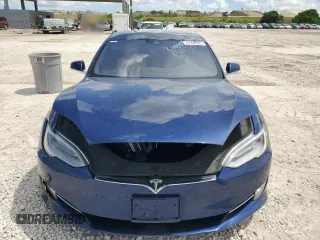 2016 Tesla Model S 90D z VIN 5YJSA1E20GF160834, wystawiony jako Copart lot #61898505 z przebiegiem 131 153 mil mil oraz Szkoda całkowita • Salvage title. Historia ofert i sprzedaży dostępna na DreamBid. Obrazek 5.